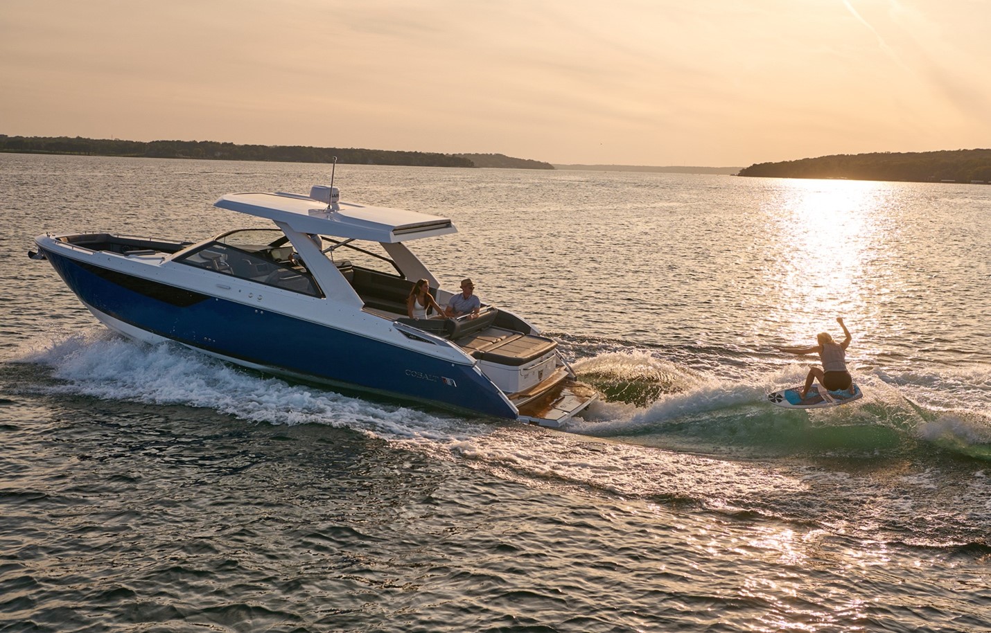 Experience Cobalt’s revolutionary surf technology in the new R35 Surf model with the perfect combination of wake surfing technology, performance, luxury and size.