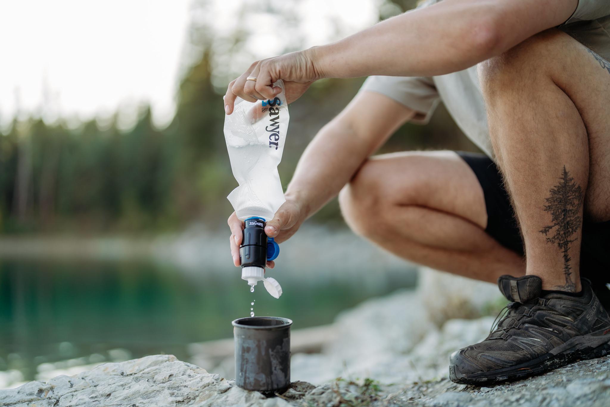 Revolutionizing Outdoor Hydration: The New Sawyer Squeeze Filter with CNOC Vecto 2L Bladder Ensures Clean, Portable Water Filtration for Adventurers E