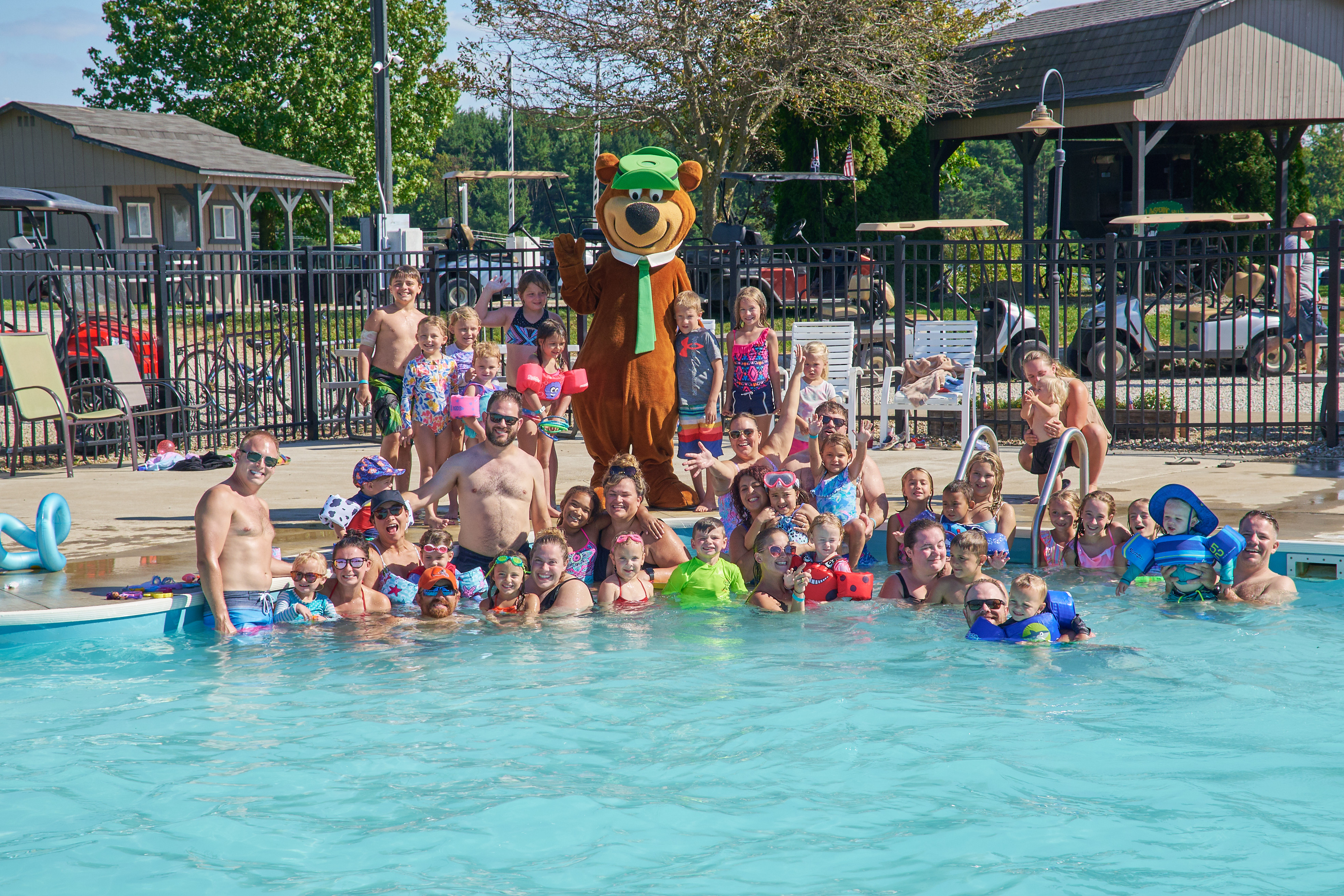 Yogi Kids in Pool